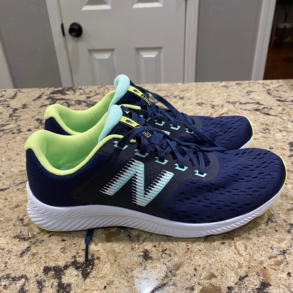 NWOT New Balance DRFT. Size 9, wide.
